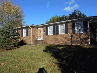 1422 Vine St, Greensboro, NC 27405-6612