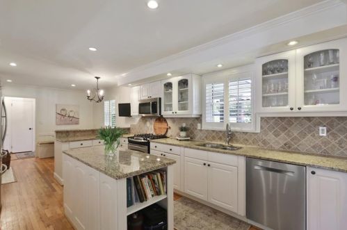 284 Elden Dr, Atlanta GA  30342-2030 exterior