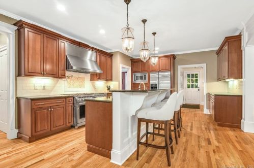 25 Historic Dr, Upper Stepney CT  06468-3207 exterior