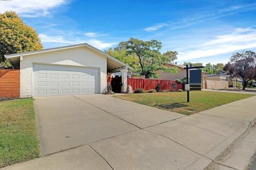 566 Cedar Dr, Livermore, CA 94551-2530
