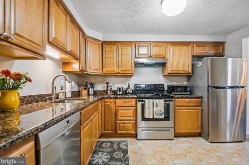 6239 Blue Dart Pl, Columbia MD  21045-4454 exterior