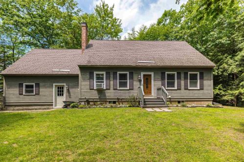 14 Dulko Cir, Wakefield, NH 03872-4310