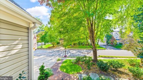 612 Longfellow Dr, Leesburg, VA 20176-4935
