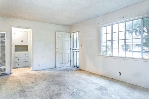 720 Harriet St, Altadena, CA 91001-4541