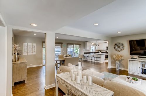 311 Wellington Ave, Elk Grove Vlg, IL 60007-3407