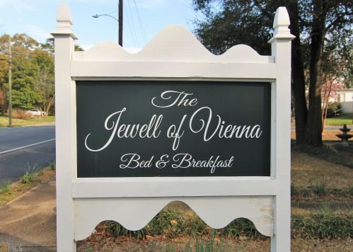 212 Union St, Vienna, GA 31092-1598