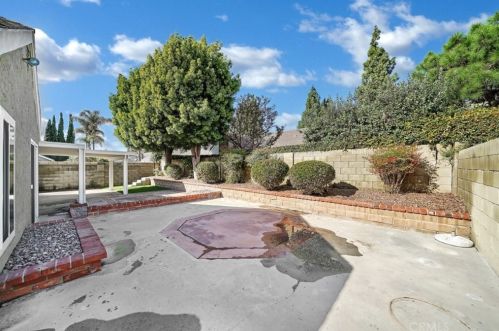 1617 Aspen St, Santa Ana CA  92705-6903 exterior