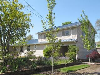 180 Hillview 1, Eugene, OR 97408-5017