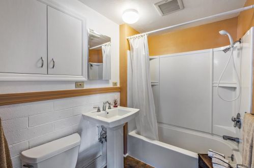 3588 Alani Dr, Honolulu HI  96822-1412 exterior