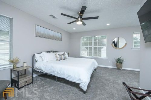 5217 Kirk Dr, Atlanta GA  30349-5882 exterior
