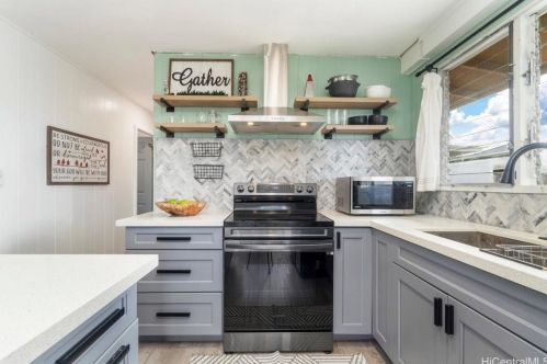 528 Ihe St, Honolulu HI  96817-2237 exterior