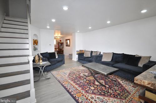 7221 Large St, Philadelphia, PA 19149-1102