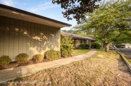 80 Friendship Ct, Tinton Falls, NJ 07701-5406