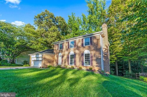 5835 Oakland Park Dr, Springfield VA  22015-2438 exterior