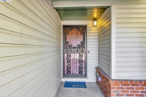 21305 Kahlert St, Hayward, CA 94546-6215