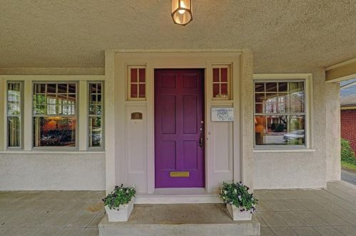 19 Grotto Ave, Providence, RI 02906-5516