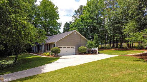 1405 Lake Dow Rd, Mcdonough GA  30252-3054 exterior