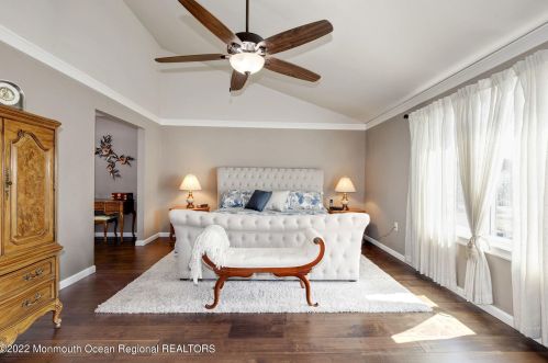 3 Princeton Ct, Tinton Falls NJ 07702-4055 exterior