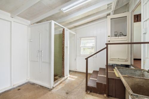 370 Elelupe Rd, Honolulu HI  96821-2248 exterior