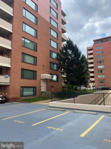 1121 Arlington Blvd, Arlington VA  22209-3215 exterior