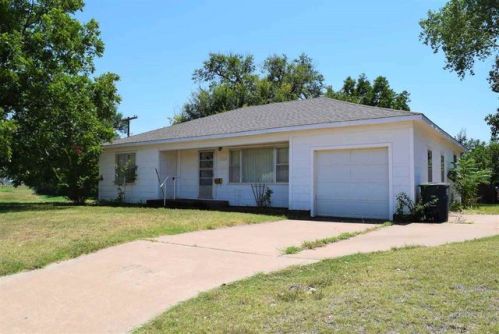 121 Hemlock Ave, Enid, OK 73701-1741