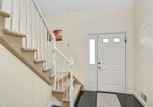 31 Maria Ct, Holmdel Village, NJ 07733-2752