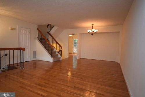5831 Wye Oak Commons Ct, Springfield VA  22015-2844 exterior