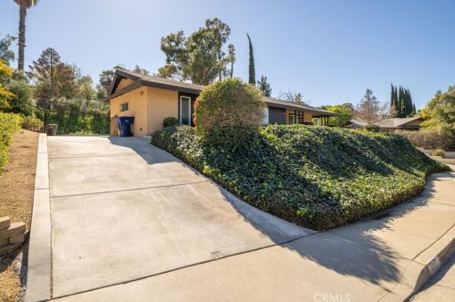 274 Frost Ct, Riverside, CA 92507-4839