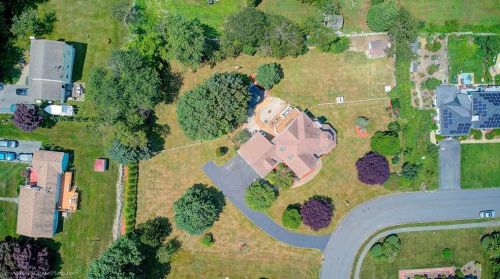 87 Gossets Turn Dr, Middletown, RI 02842-7903