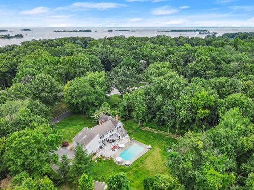 35 Hilltop Rd, Norwalk CT  06854-5001 exterior