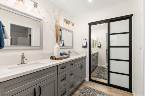 17482 Luther Ave, Irvine CA  92614-6643 exterior