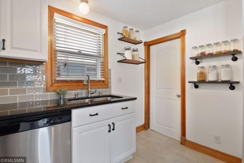 834 Algonquin Ave, Saint Paul MN  55119-3701 exterior