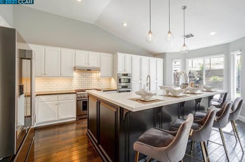 1046 Rolling Woods Way, Concord CA  94521-5400 exterior