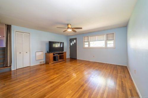 15 Carr St, Wallingford, CT 06492-3908