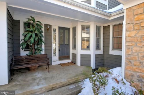 12 Coriander Dr, Princeton NJ  08540-9422 exterior