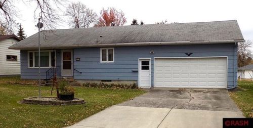 617 7th St, Gaylord, MN 55334-4410