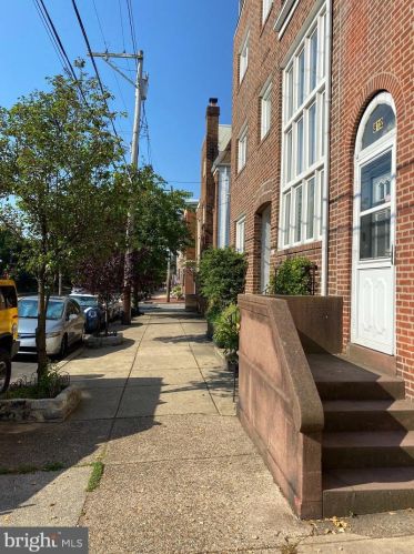 812 Front St, Philadelphia PA 19106-3019 exterior