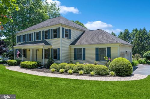 39 Pheasant Run Dr, Montgomery, NJ 08558-1721