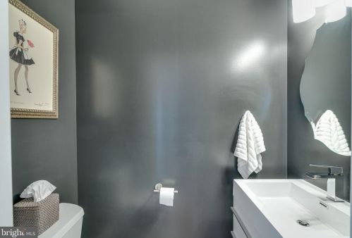 1421 Howard St, Philadelphia PA  19122-3905 exterior