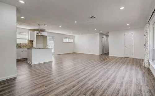 8746 Aldwick Dr, Dallas TX  75238-3420 exterior