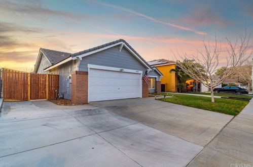 43233 32nd St, Lancaster, CA 93535-4925