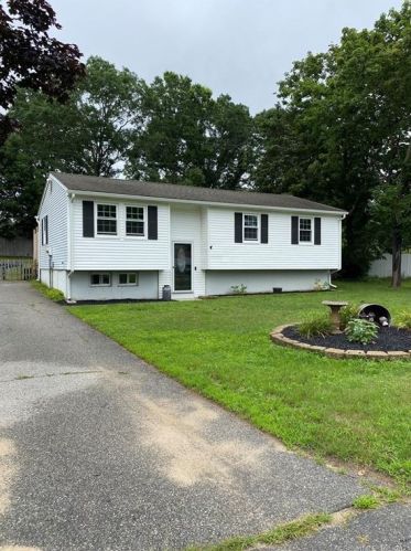 44 River Ln, Killingly, CT 06239-2626
