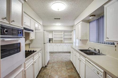 6452 Waverly Way, Fort Worth TX  76116-7358 exterior
