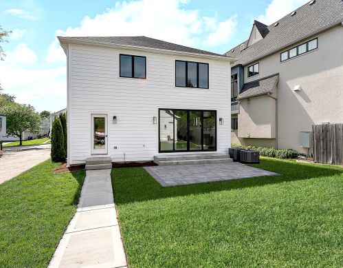 5 Mcintosh Ave, Willowbrook IL  60514-1177 exterior