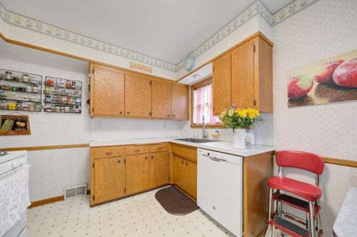 1731 Alta Vista Dr, Saint Paul MN  55113-6534 exterior