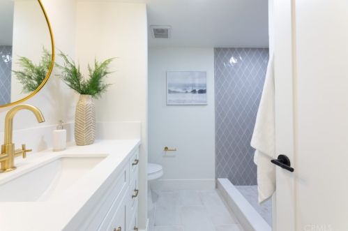5812 Carbeck Dr, Huntington Beach CA  92648-1009 exterior