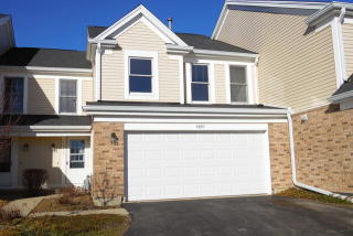 4880 Prestwick Pl, Hoffman Estates IL  60010-5643 exterior