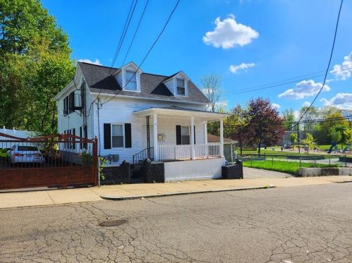 24 Vale St, Providence, RI 02908-3658