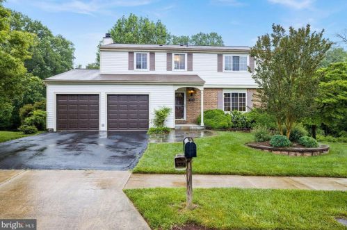 3021 Summershade Ct, Herndon, VA 20171-2313