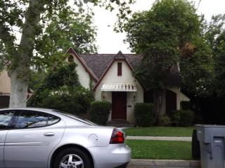 252 Sierra Vista Ave, Fresno, CA 93702-2632